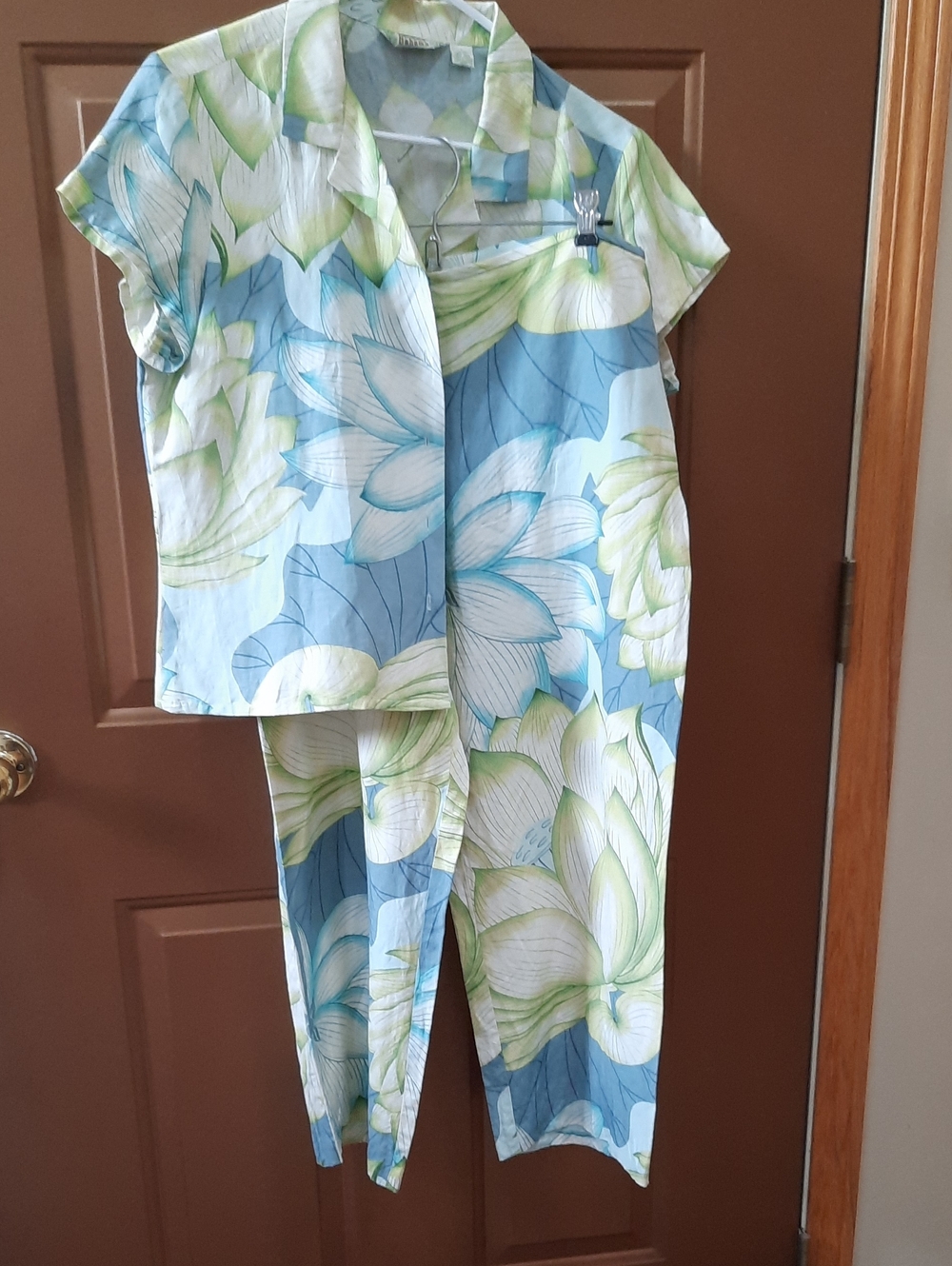 Tommy Bahama Blue, White & Green Floral Top And Matching Pants.